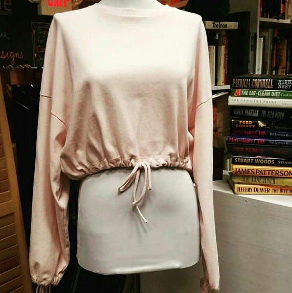 Sweaters - Cropped light pink sweater